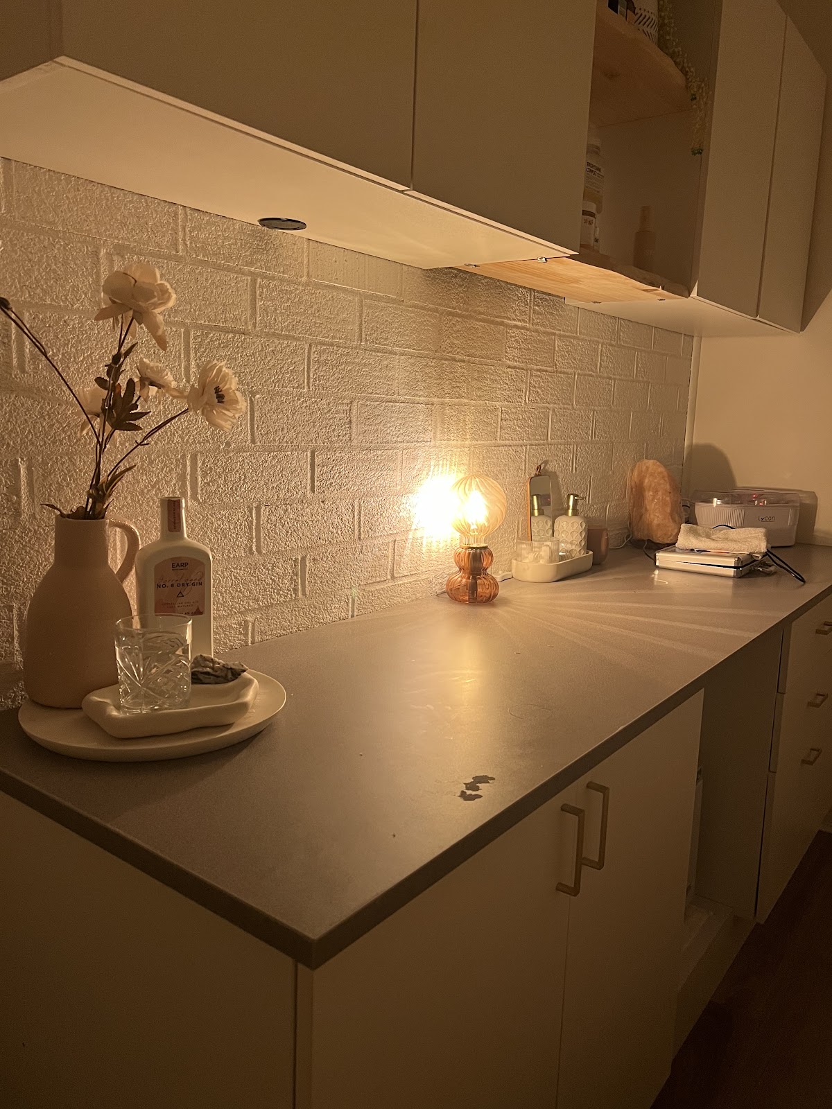 Treatment room bench lit by a warm lamp